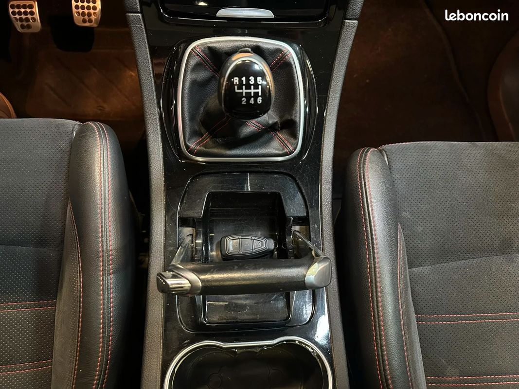 FORD S-MAX 2.0 TDCi 163 ch Sport Platinium - TOIT PANORAMIQUE / EMBRAYAGE DISTRIBUTION OK / CARDANS NEUF (image 23)