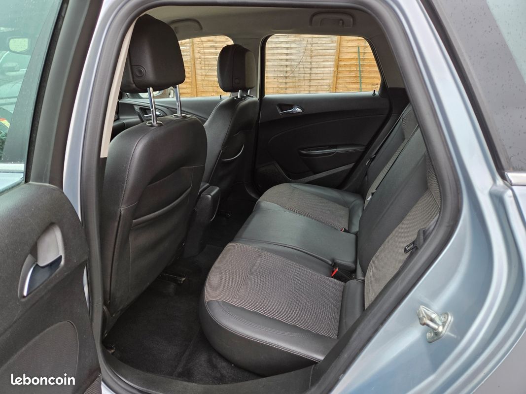 Opel Astra Tourer 1.4i turbo 140ch Cosmo S&S (image 8)
