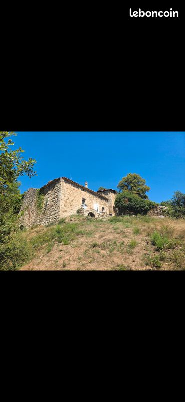 Maison 15 pièces 515 m² · à Silhac · 515 m² · 80 000 €