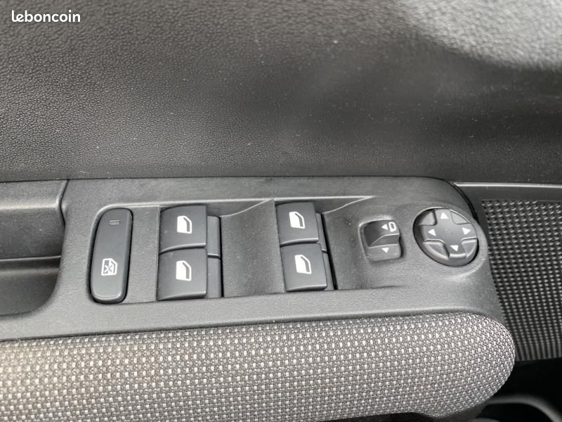 Citroen C3 Aircross BlueHDi 110ch S&S Feel Pack Business (image 25)