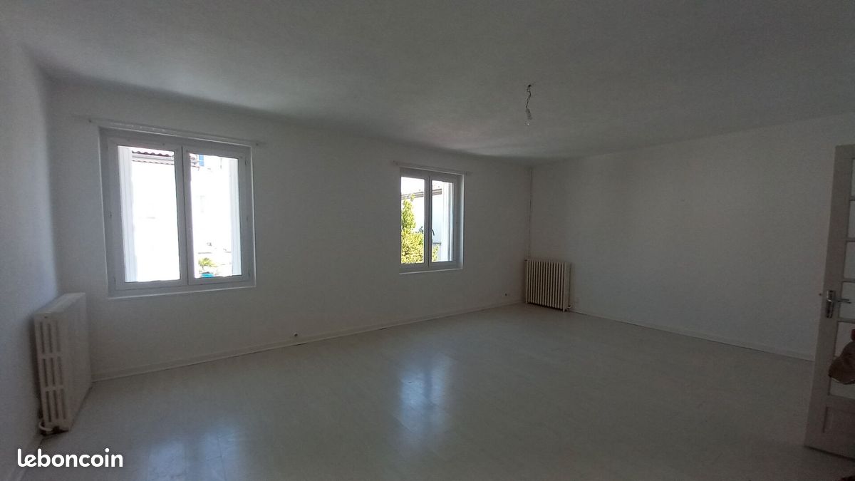 Appartement 3 pièces 82 m² · à Royan · 82 m² · 910 €
