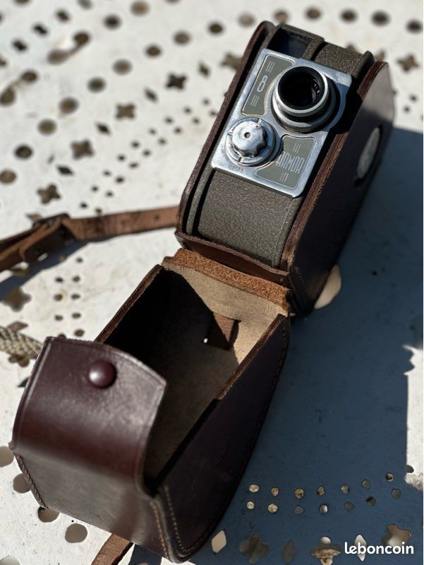 Caméra 8mm ARMOR III + Étui Cuir - État Collection / Fonctionne (image 4)