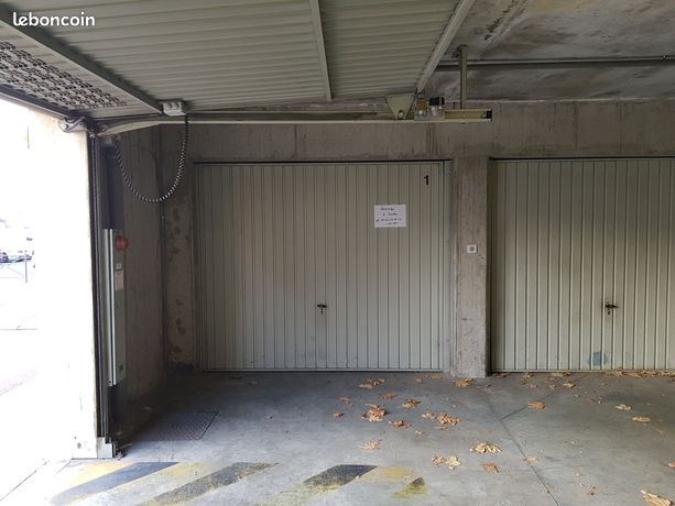 Garage dans résidence