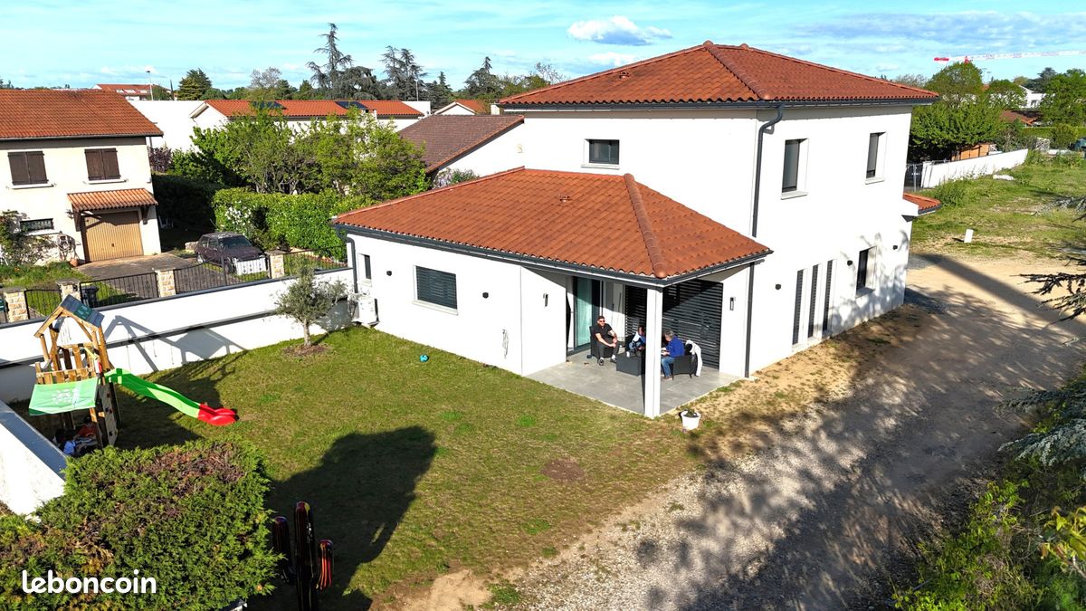 Maison 5 pièces 125 m² · à Chassieu · 125 m² · 547 000 €
