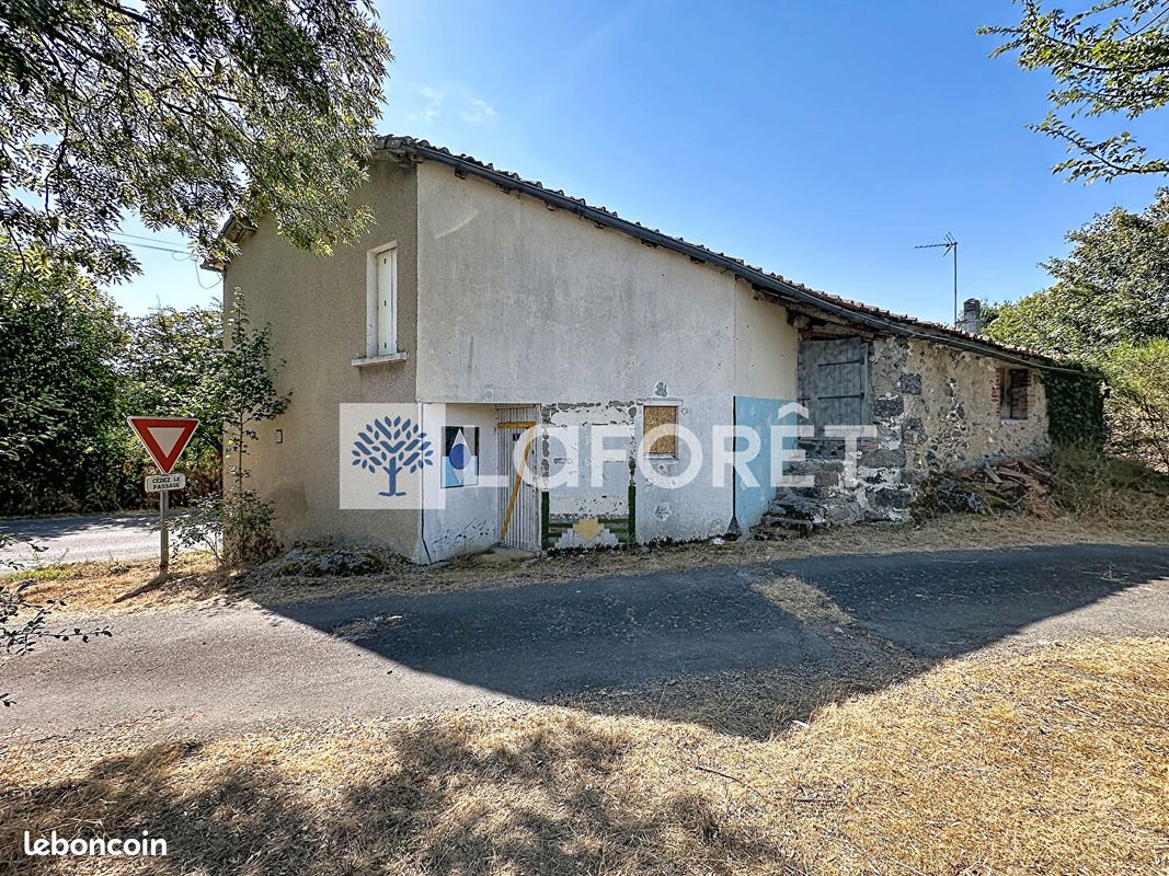 Maison 4 pièces 104 m² · à La Chapelle-Saint-Laurent · 104 m² · 19 840 €