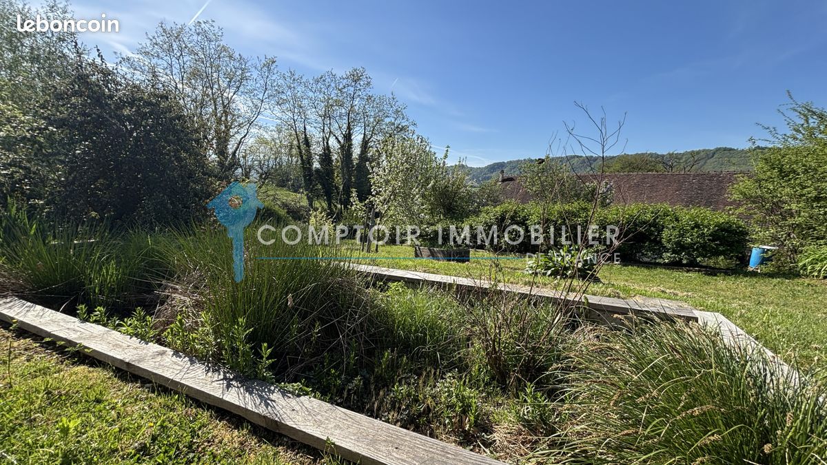 Maison 10 pièces 277 m² · à Pressins · 277 m² · 470 000 €