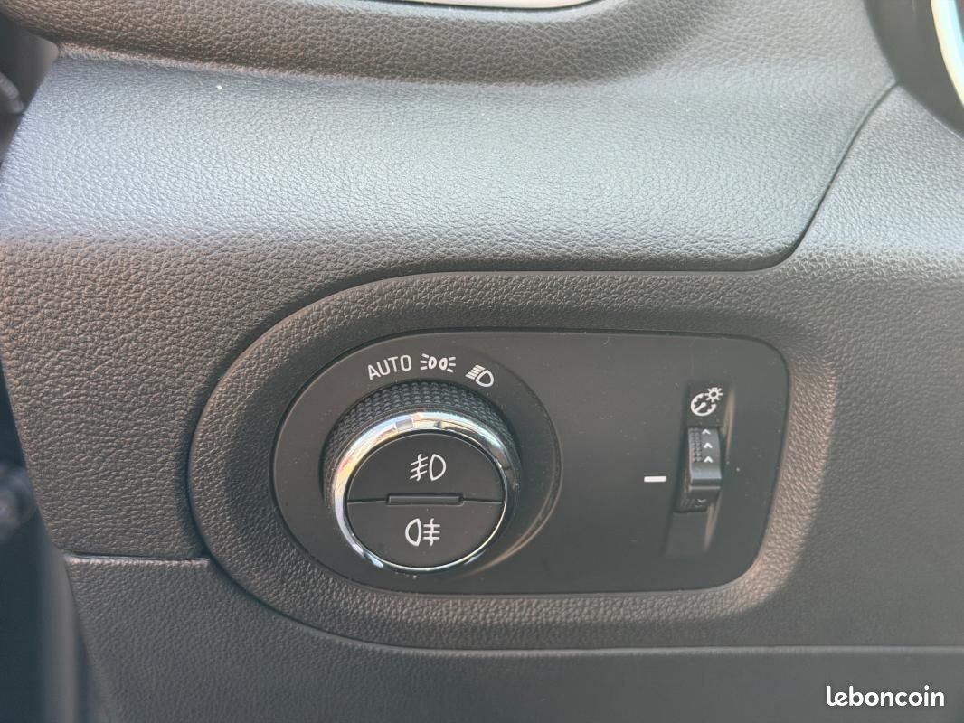 Opel Grandland X BUSINESS 1.5 Diesel 130 ch BVA6 Innovation (image 8)