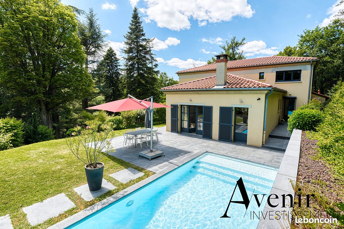 Maison 7 pièces 256 m² · à Charbonnières-les-Bains · 256 m² · 1 660 000 €