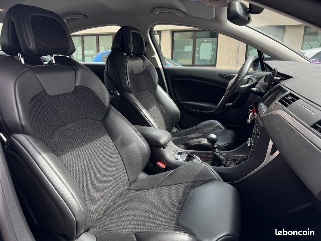 CITROEN C5 HDi 160ch Exclusive+ - Suivi d'Entretien Complet (image 28)
