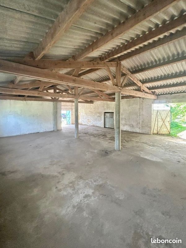 Local commercial 1 pièce 150 m² · à Pelousey · 150 m² · 139 000 €