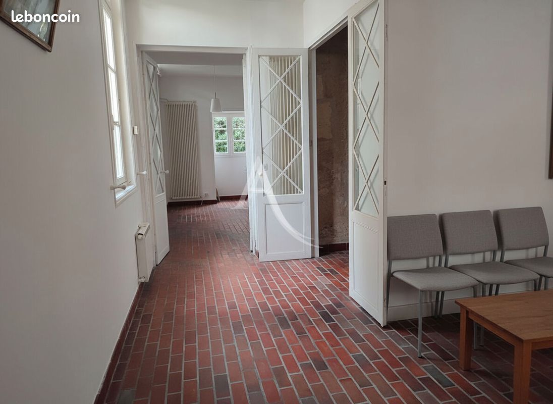 Immeuble 6 pièces 173 m² · à Saintes · 173 m² · 323 500 €