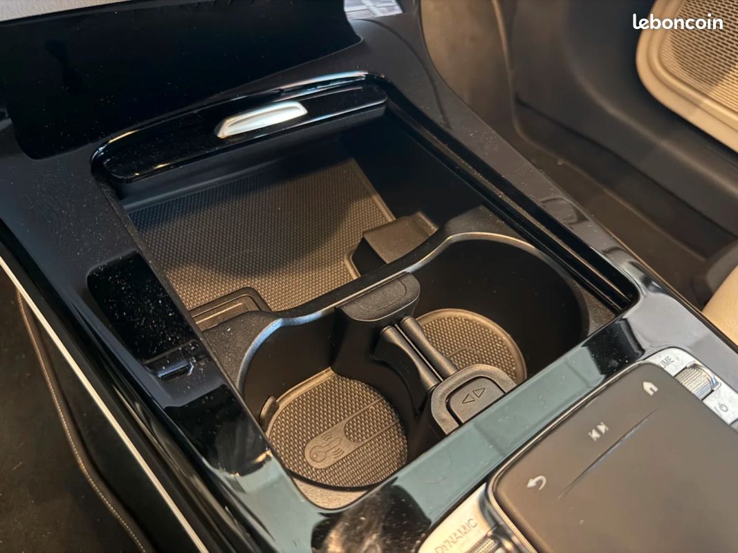 Mercedes-Benz CLASSE A Classe A 180 d 7G-DCT / APPLE CARPLAY / RÉGULATEUR / CAMÉRA / FAIBLE KM (image 29)