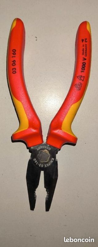 Pince KNIPEX modèle 03 06 160
Neuve jamais servie
Prix d'origine 36
Vendu 20 (image 2)
