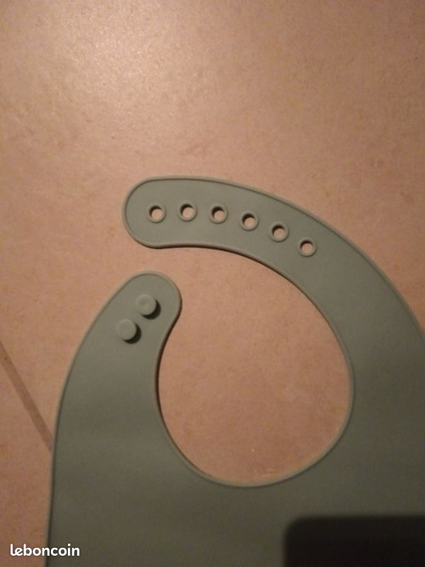 Bavoir en plastique récupérateur (image 2)