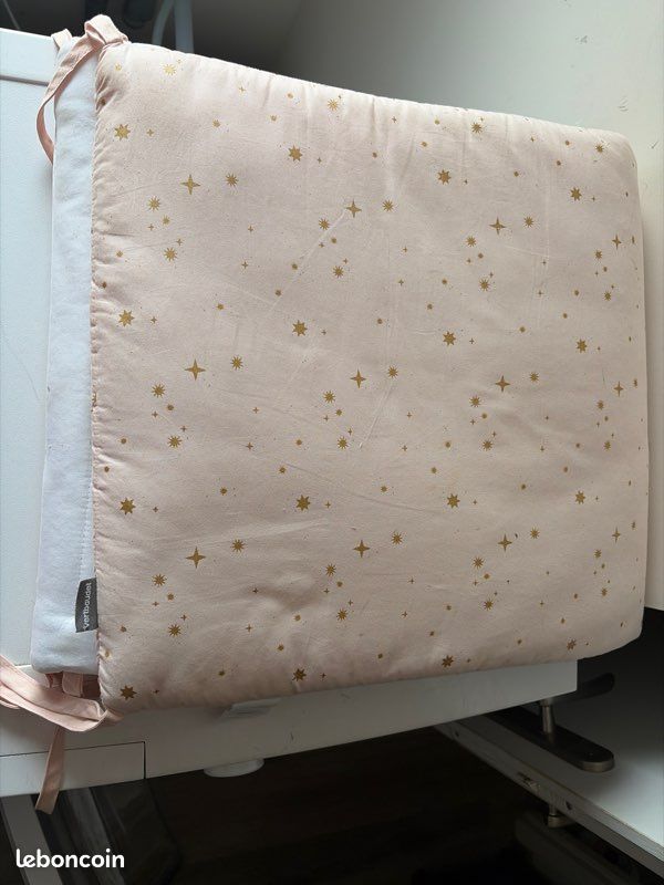 Lit bébé à barreaux en bois avec matelas (image 2)