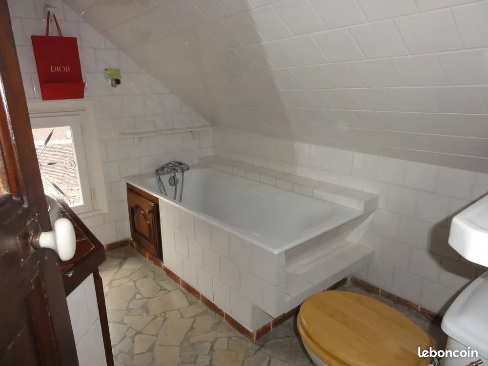 Appartement 3 pièces 53 m² · à Paris · 53 m² · 575 €