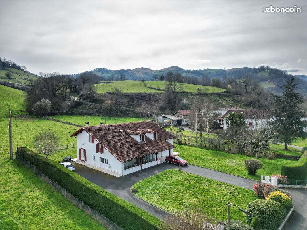 Maison 9 pièces 266 m² · à Saint-Jean-Pied-de-Port · 266 m² · 368 000 €