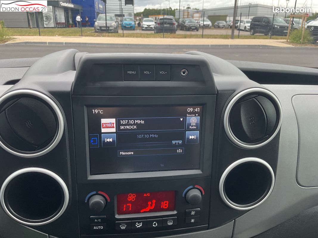 PEUGEOT PARTNER TEPEE 1.6 BlueHDi 100ch BVM5 Style (image 19)