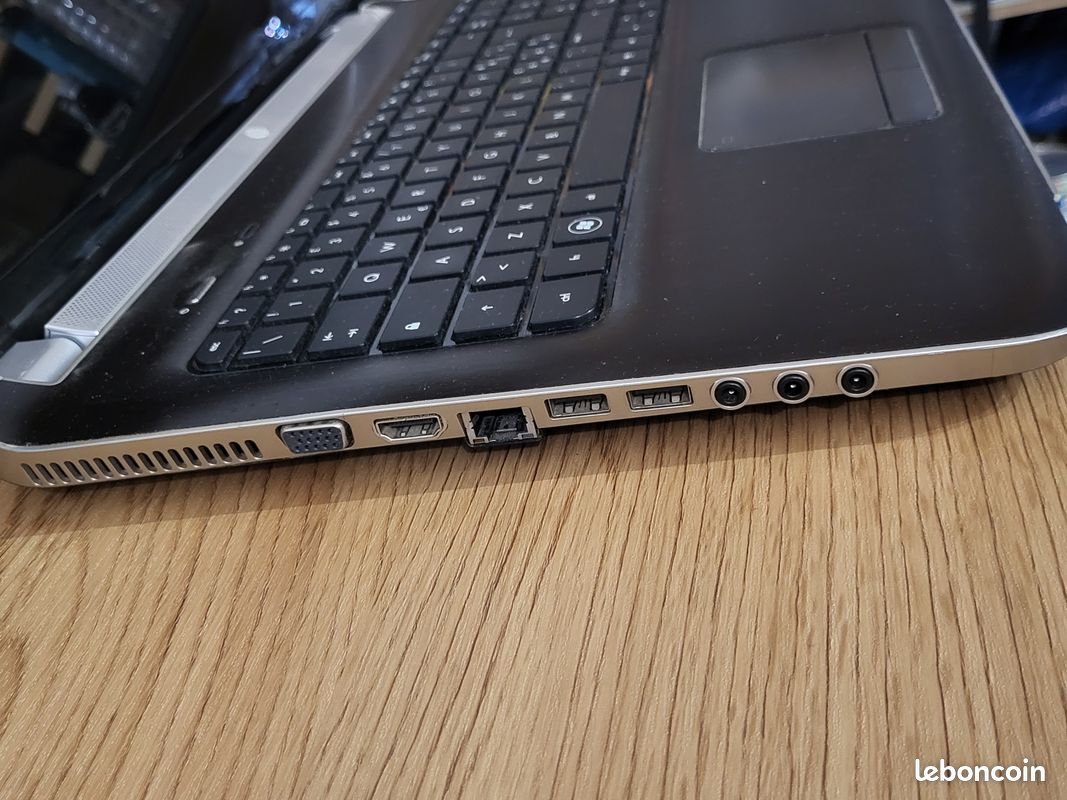 PC Portable HP Dv7-6b62sf 17.3 Pouces - Pour Pièces, écran Et Clavier Manquants