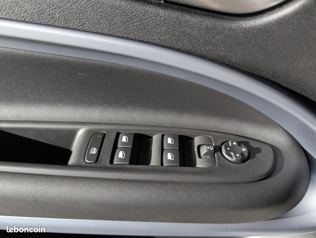 Jeep Avenger 1.2 Turbo T3 145 ch BVR6 4xe The North Face 5P (image 32)