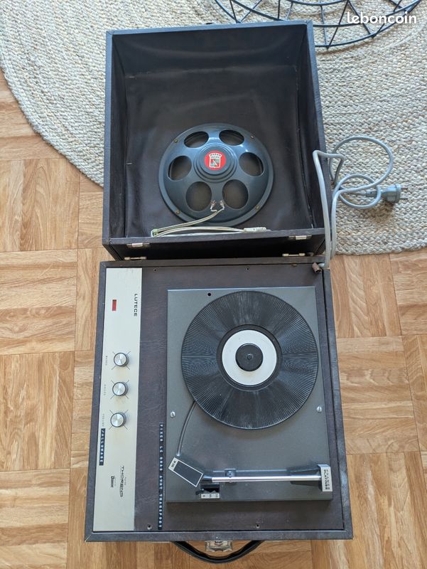 VINTAGE 1950/1960 VALISETTE TOURNE-DISQUE CLAUDE A RESTAURER
