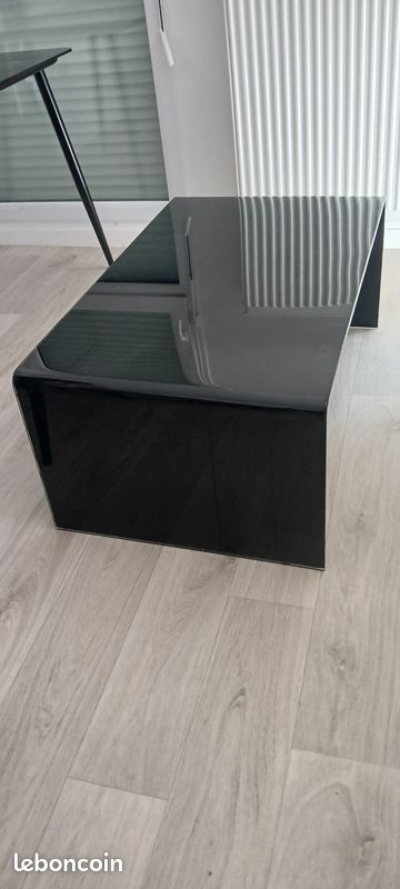 Table basse tout en vitre teintee noir (image 1)