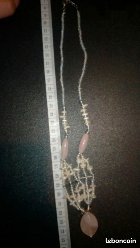 Collier fantaisie perles plastiques roses transparentes (image 4)