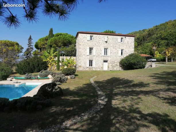 Maison 6 pièces 250 m²