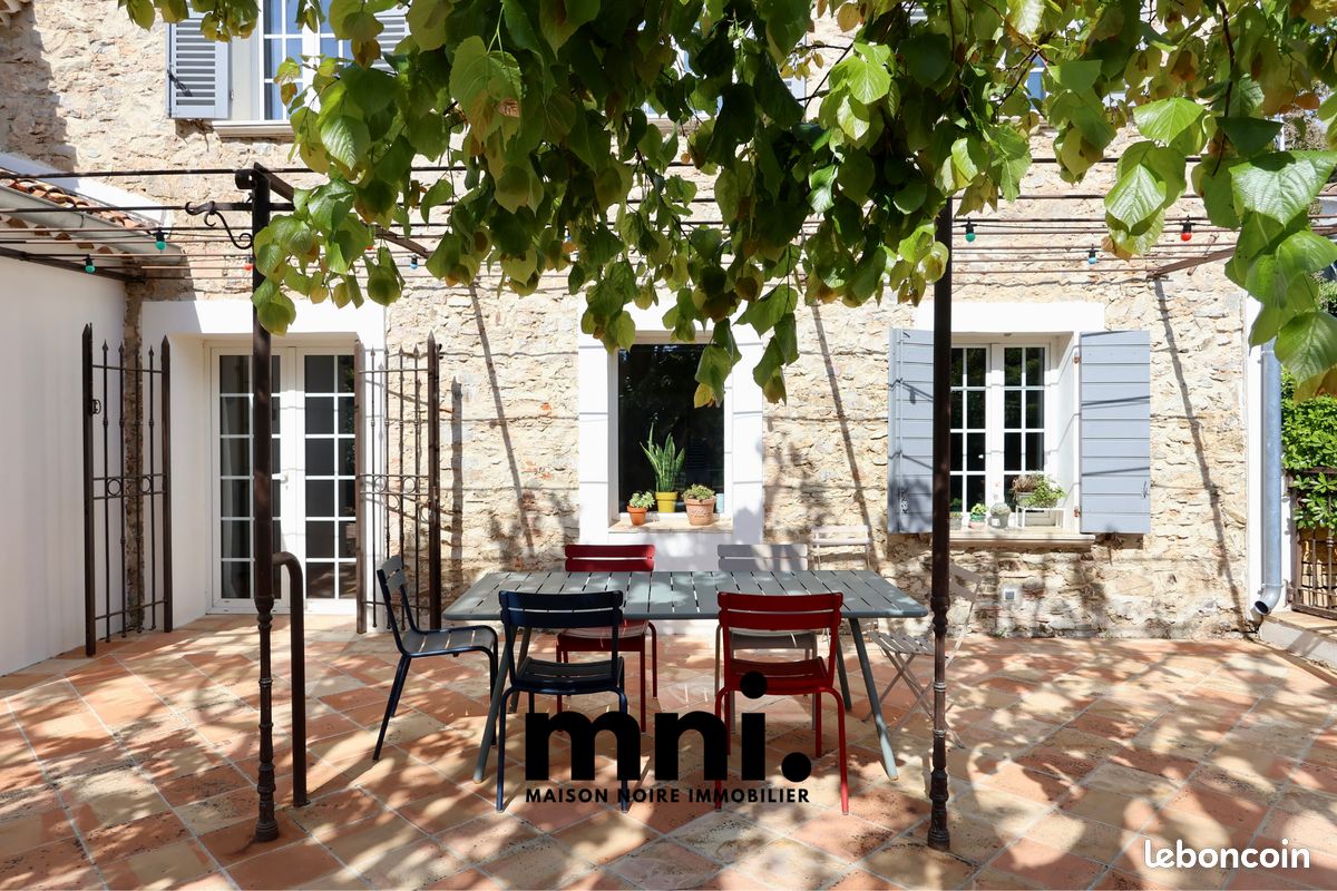 Maison 6 pièces 230 m² · à Six-Fours-les-Plages · 230 m² · 1 890 000 €