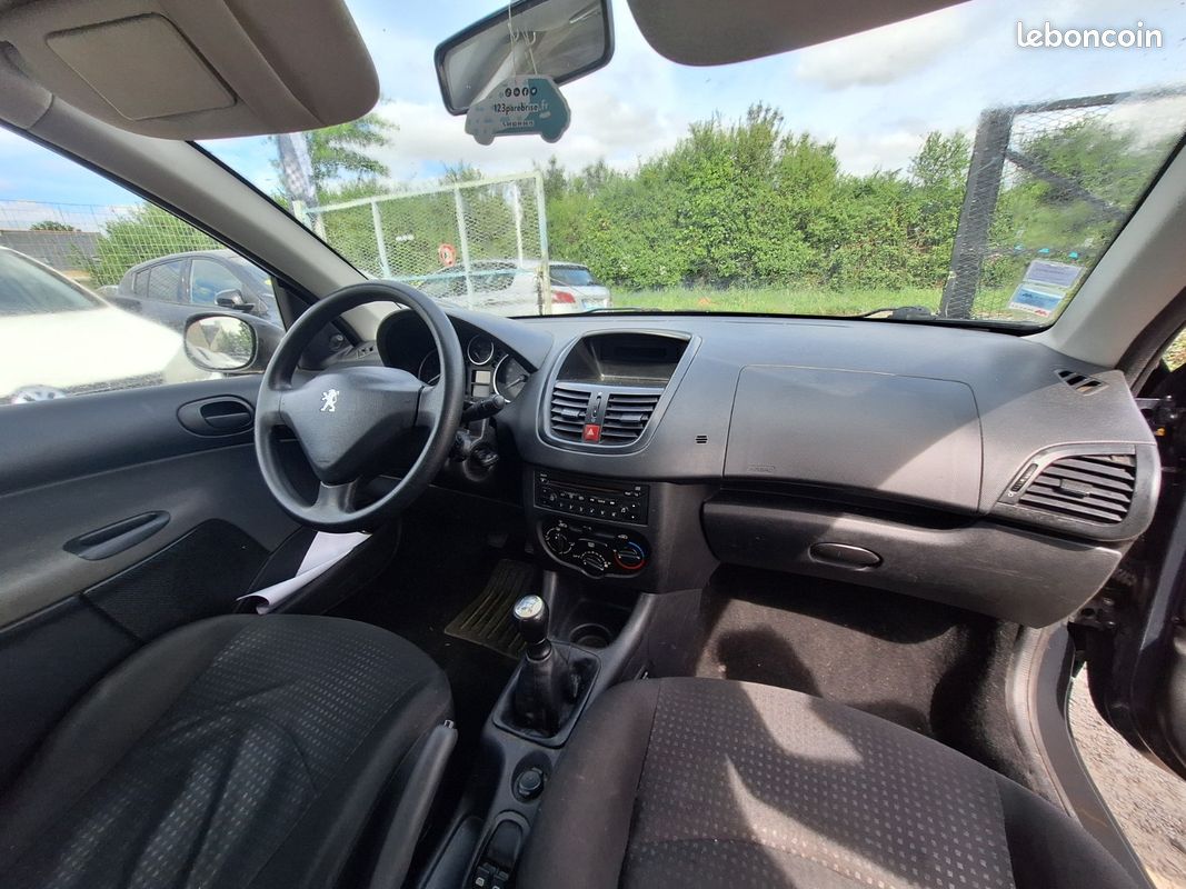 PEUGEOT 206+ 1.1e 60ch Urban (image 9)