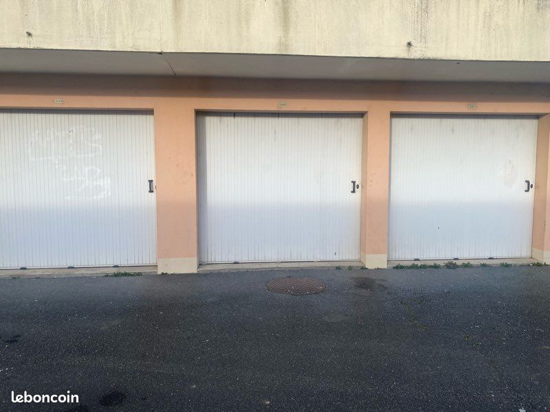 Parking Gien · 65 €/mois