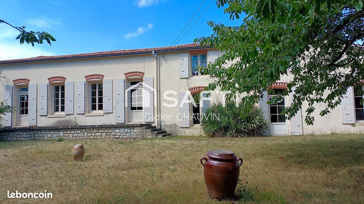 Maison 9 pièces 258 m² · à Chambon · 258 m² · 400 000 €