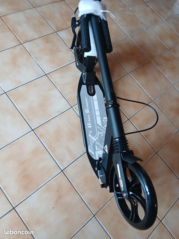 Trotinette non motorisée neuve (image 1)