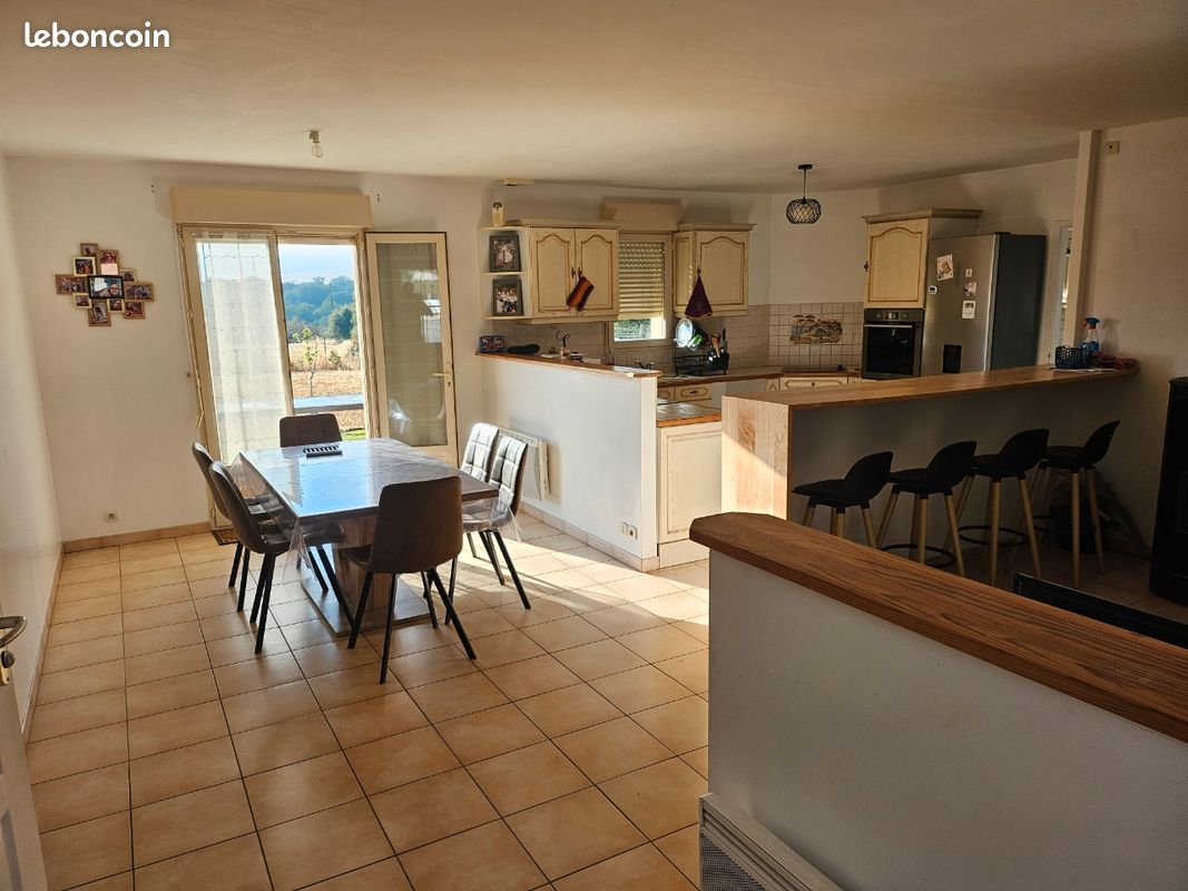 Maison 4 pièces 90 m² · à Saint-Varent · 90 m² · 700 €