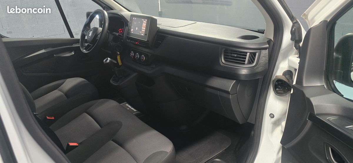 Renault trafic l1h1 blue dci 110 confort (image 8)