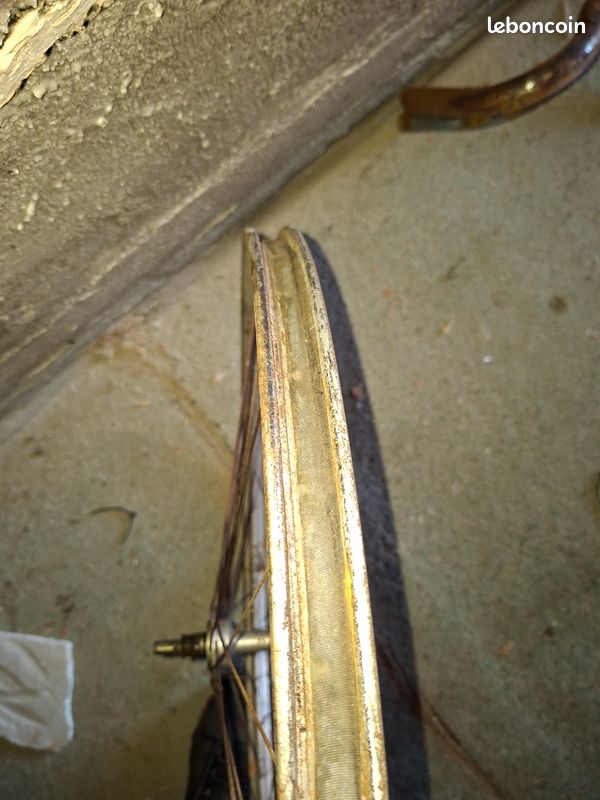 Paire De Roues De Vélo Réversibles Type "chapeau De Gendarme", Diamètre 64 Cm, Occasion