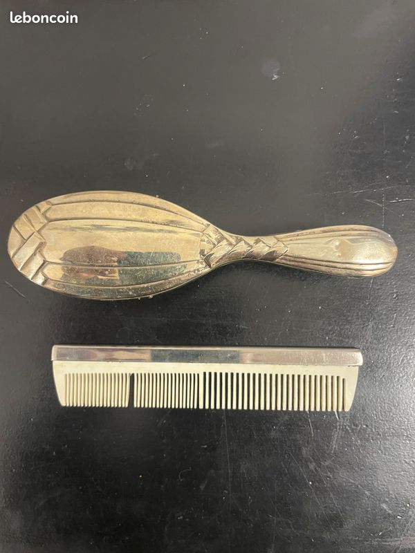 Ancienne étrille brosse par Cheval ou vache par collectionneurs - Matériel agricole Ancienne étrille brosse par Cheval ou vache par collectionneurs - Matériel agricole