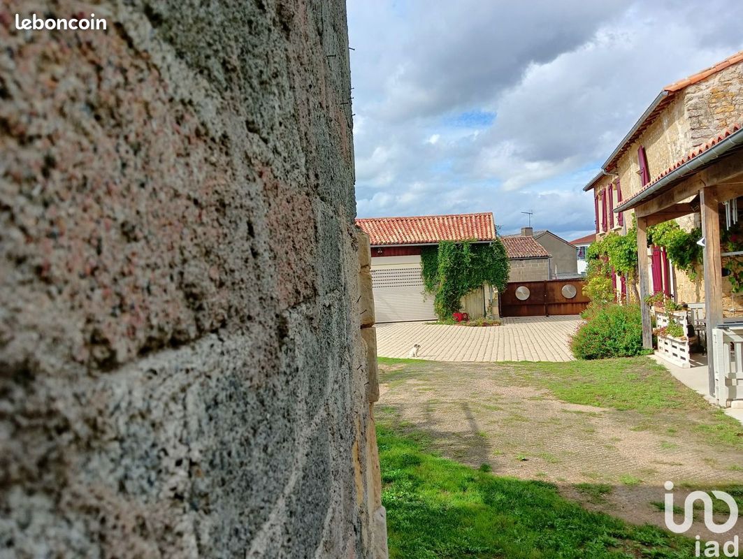 Longère 7 pièces 184 m² - Sainte-Verge 79100 (image principale 4)