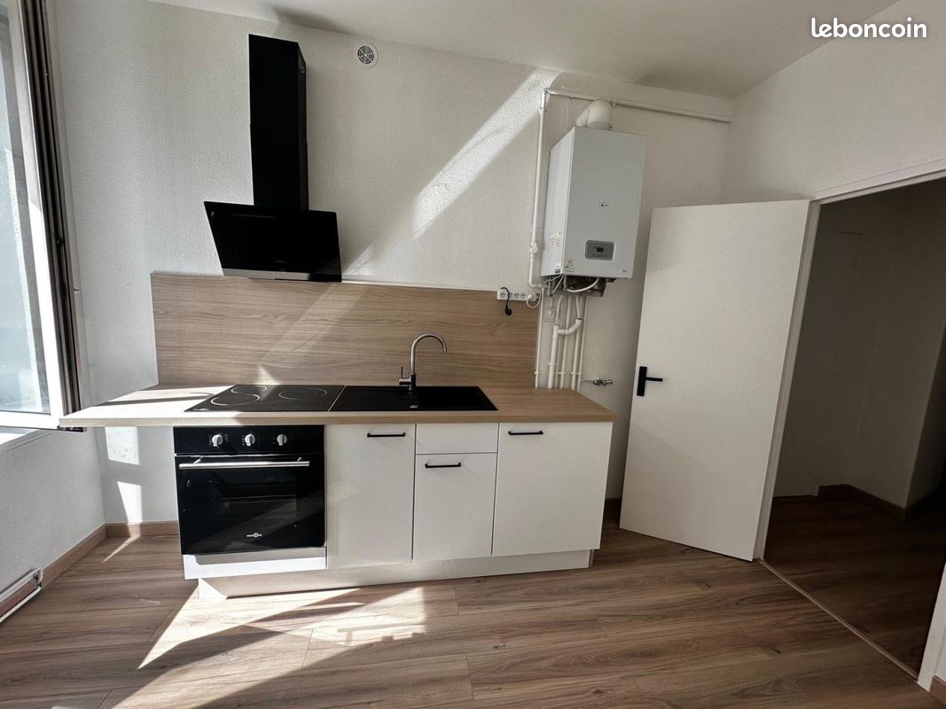 Appartement 3 pièces 70 m² · à Le Chambon-Feugerolles · 70 m² · 85 000 €
