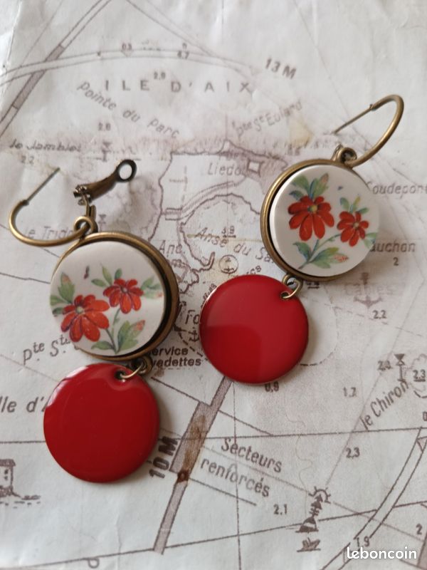 Boucles d'oreilles vaisselle recyclée (image 1)