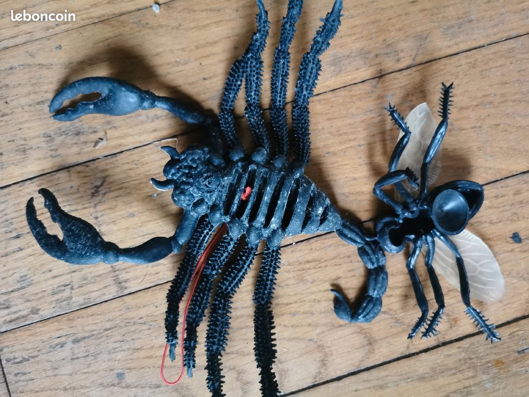 Jouet mouches et scorpion (image 2)