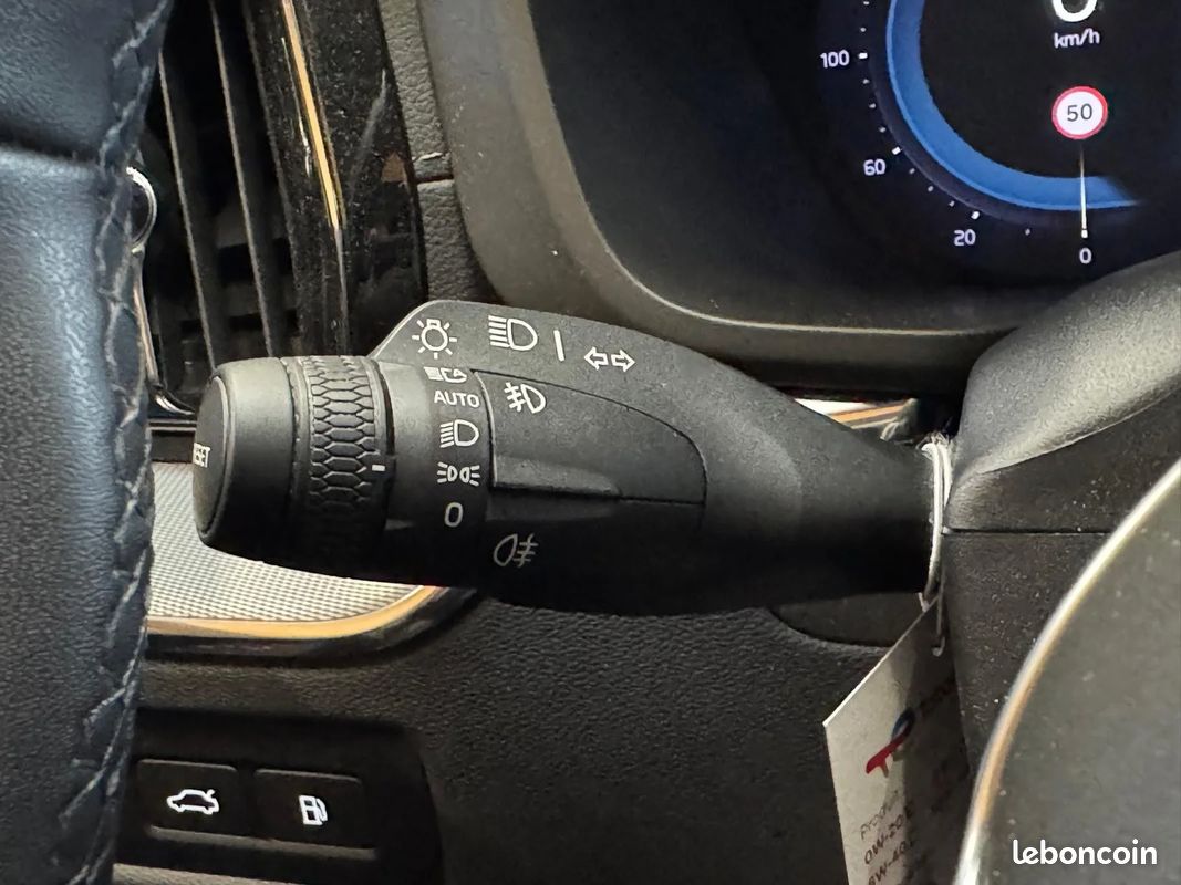 VOLVO XC60 T6 Recharge AWD 253 ch + 145 ch Geartronic 8 Ultimate Style Dark - 1ère main - Toit ouvrant - Sièges chauffants - Caméra 360 (image 18)