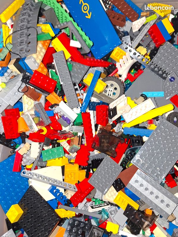 Vrac de 2 kilos de lego (image 1)