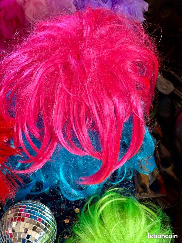 Lot De 7 Perruques Tinsel Colorées – Cheveux Brillants, Lisses, Faciles à Coiffer – Cosplay, Fêtes, Mascarade