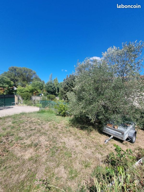 Terrain à vendre · à Nîmes · 149 000 €