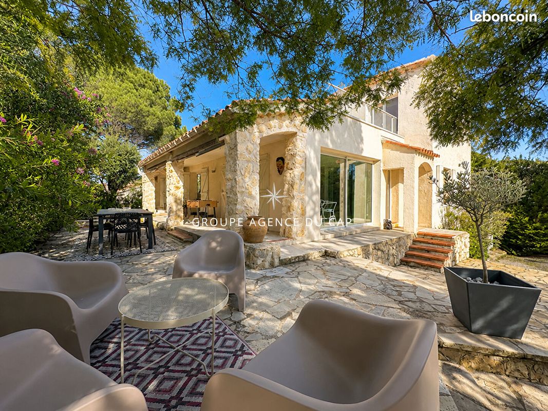 Maison 6 pièces 140 m² · à Roquebrune-sur-Argens · 140 m² · 990 000 €