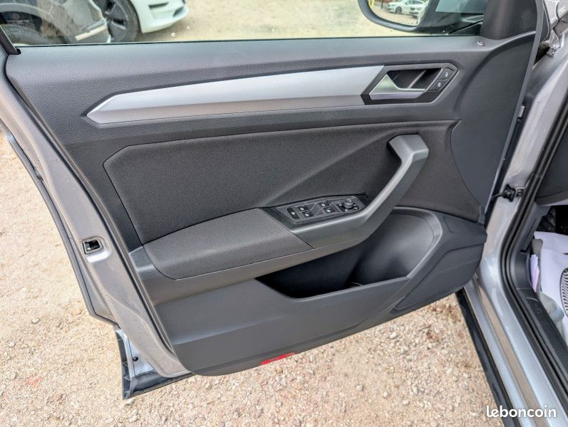Volkswagen T-ROC 1.0 TSI 110CH LIFE PLUS (image 8)