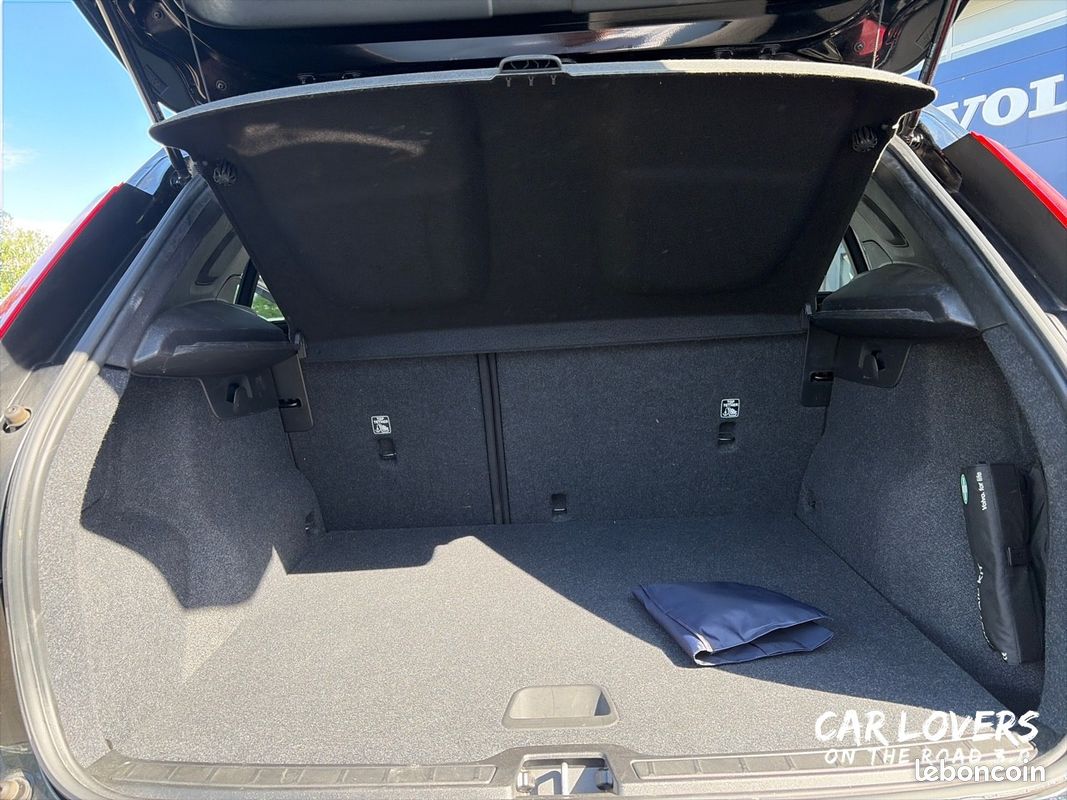 VOLVO XC40 D3 AdBlue 150 ch Geartronic 8 Momentum (image 18)