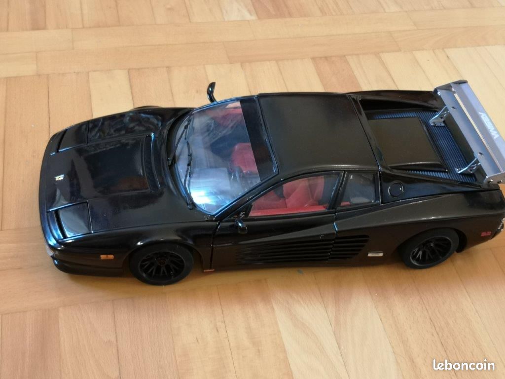 Pocher Ferrari Testarossa cabriolet 1/8 schaalmodellen (image 18)