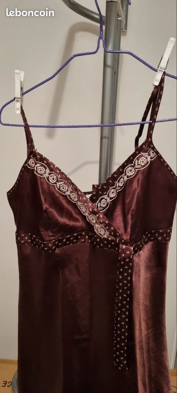 Chemise de nuit bordeaux (image 2)